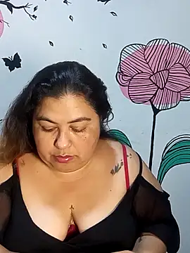 Snapshot of curvy_diva_ chatting on October 8, 2025, 9:29 am curvy diva online show from October 8, 2025, 9:29 am