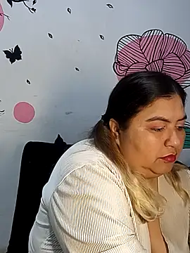 Snapshot of curvy_diva_ chatting on October 14, 2025, 1:12 pm curvy diva online show from October 14, 2025, 1:12 pm