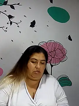 Snapshot of curvy_diva_ chatting on October 15, 2025, 11:10 am curvy diva online show from October 15, 2025, 11:10 am