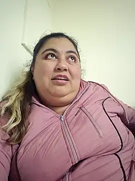 curvy diva  online show from October 25, 2025, 11:43 pm