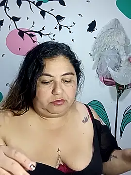 curvy diva  online show from November 7, 2025, 9:53 am