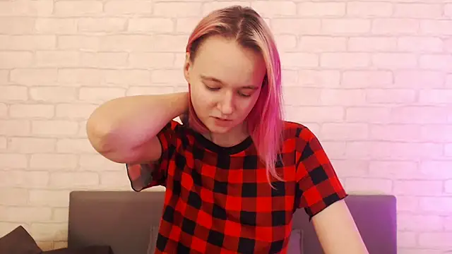 Ericha Stone online show from November 19, 2025, 1:16 am