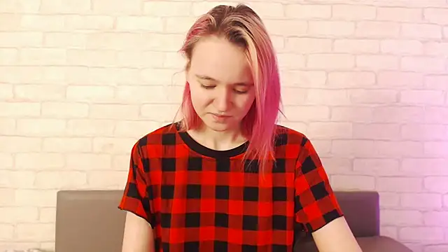 Ericha Stone online show from November 23, 2025, 1:49 am