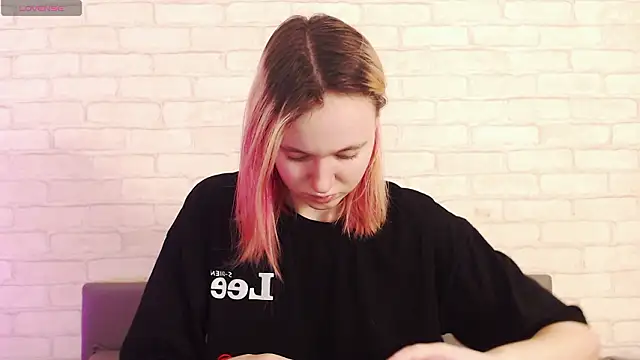 Snapshot of Ericha_Stone chatting on February 14, 2026, 2:19 am Ericha Stone online show from February 14, 2026, 2:19 am