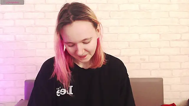 Snapshot of Ericha_Stone chatting on February 18, 2026, 1:34 am Ericha Stone online show from February 18, 2026, 1:34 am