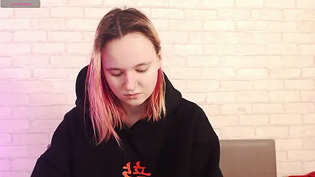 Snapshot of Ericha_Stone chatting on February 26, 2026, 1:37 am Ericha Stone online show from February 26, 2026, 1:37 am