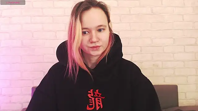 Ericha Stone online show from March 18, 2026, 1:31 am