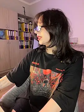 YourLittleDevil online show from November 10, 2025, 1:32 pm