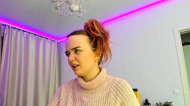 JanetShy online show from December 3, 2025, 7:05 am