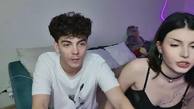 Snapshot of Alice18James chatting on October 2, 2025, 10:44 am Alice18James online show from October 2, 2025, 10:44 am