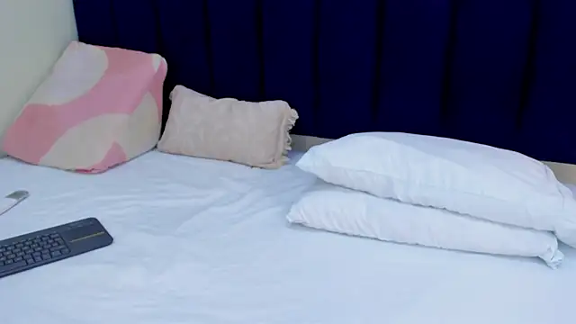 sophieturner mg online show from March 28, 2026, 7:13 pm