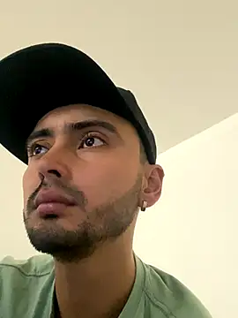 cristopher wallacee online show from October 13, 2025, 8:09 pm