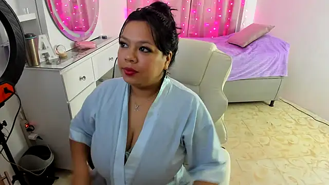 Snapshot of aynarakiss chatting on September 19, 2025, 4:47 am aynarakiss online show from September 19, 2025, 4:47 am