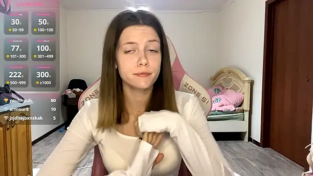 VibeQueenLucy online show from September 15, 2025, 4:18 pm