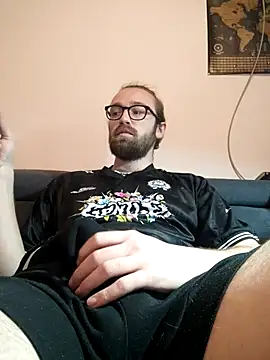 Snapshot of Loopertz chatting on December 2, 2025, 3:51 pm Loopertz online show from December 2, 2025, 3:51 pm