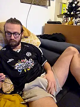 Snapshot of Loopertz chatting on December 19, 2025, 10:39 pm Loopertz online show from December 19, 2025, 10:39 pm