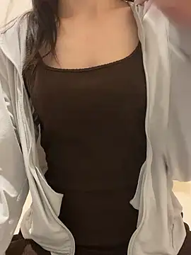 Snapshot of yayoi_jp chatting on November 5, 2025, 12:49 pm yayoi jp online show from November 5, 2025, 12:49 pm