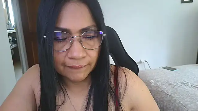 LissafeetHott online show from December 17, 2025, 4:24 pm