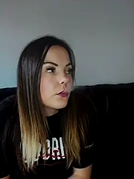 Snapshot of SexyLoLoUK chatting on December 2, 2025, 1:39 pm SexyLoLoUK online show from December 2, 2025, 1:39 pm