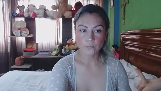  Charlize theron  online show from December 21, 2025, 2:46 pm