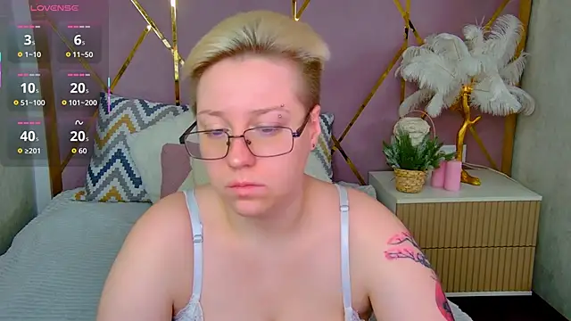 AlexandraGreen online show from December 13, 2025, 9:09 pm