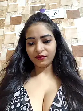 QUEEN-ADITI online show from September 24, 2025, 2:42 pm