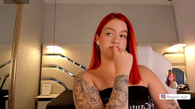 Snapshot of Julieth_Rojas chatting on September 12, 2025, 4:12 am Julieth Rojas online show from September 12, 2025, 4:12 am