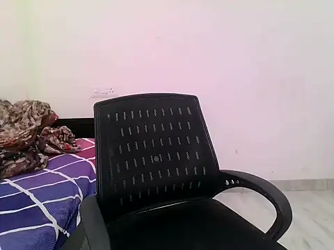 Snapshot of its_siya_ chatting on April 24, 2026, 7:49 pm its siya online show from April 24, 2026, 7:49 pm