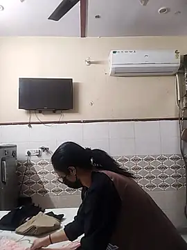 Snapshot of meenu_bhabhi547 chatting on February 12, 2026, 3:23 am meenu bhabhi547 online show from February 12, 2026, 3:23 am