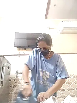 Snapshot of meenu_bhabhi547 chatting on February 19, 2026, 3:02 am meenu bhabhi547 online show from February 19, 2026, 3:02 am