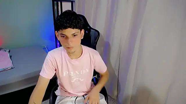 dilan hott  online show from September 30, 2025, 8:14 pm