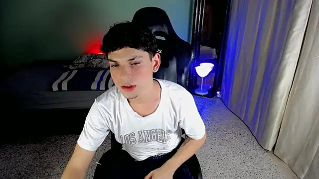 dilan hott  online show from October 2, 2025, 8:16 pm