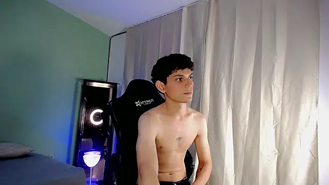 dilan hott  online show from October 12, 2025, 8:19 pm