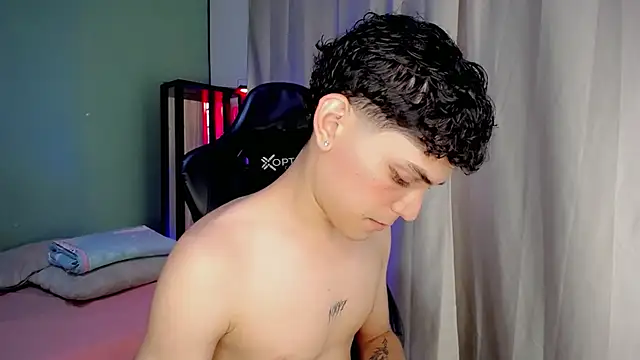 dilan hott  online show from November 14, 2025, 8:29 pm