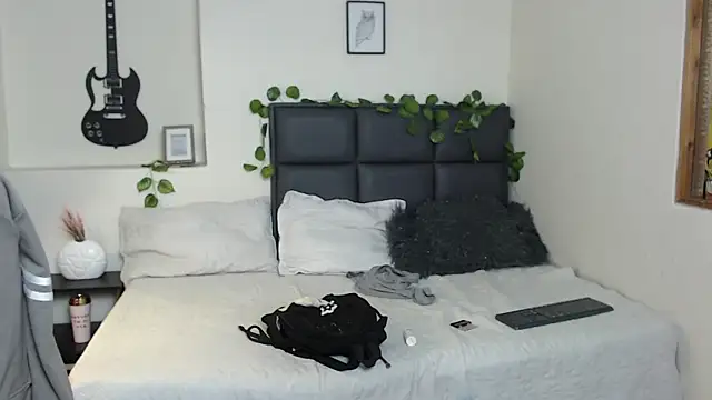 Amnesia  online show from September 22, 2025, 12:40 pm