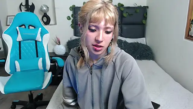 Amnesia  online show from September 25, 2025, 2:10 pm