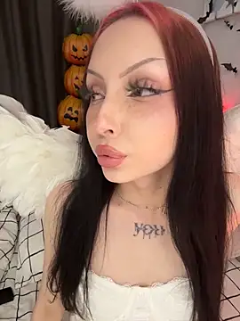 Lina Thornton  online show from October 30, 2025, 8:53 pm