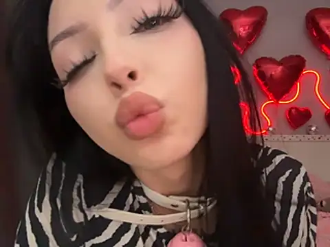 Snapshot of Lina_Thornton_ chatting on July 28, 2026, 4:27 pm Lina Thornton online show from July 28, 2026, 4:27 pm