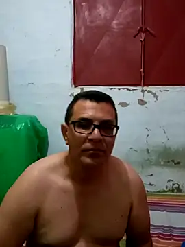 Snapshot of voyerista50 chatting on September 25, 2025, 5:33 am voyerista50 online show from September 25, 2025, 5:33 am