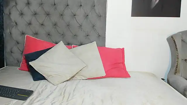 nahiroby ebony online show from March 10, 2026, 5:51 pm