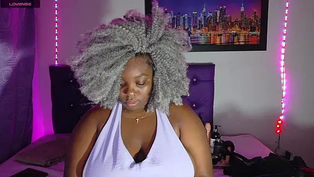 Snapshot of ebony_NeighborMoans chatting on April 22, 2026, 3:20 am ebony NeighborMoans online show from April 22, 2026, 3:20 am