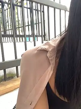 Snapshot of KloePink_ chatting on October 2, 2025, 2:13 pm KloePink online show from October 2, 2025, 2:13 pm