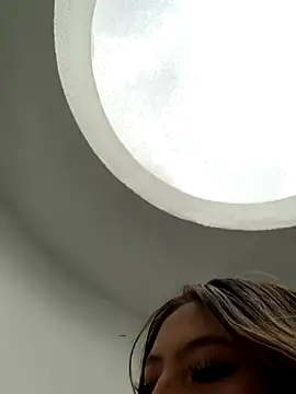 Snapshot of KloePink_ chatting on November 26, 2025, 12:39 pm KloePink online show from November 26, 2025, 12:39 pm