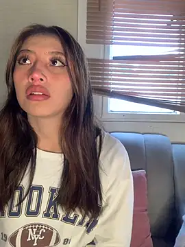 Snapshot of KloePink_ chatting on December 4, 2025, 12:03 pm KloePink online show from December 4, 2025, 12:03 pm