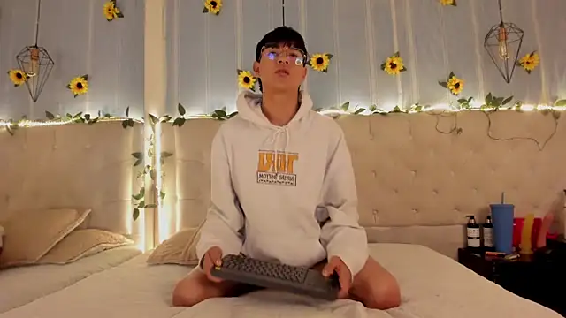 AleAurarashi online show from October 30, 2025, 3:30 am