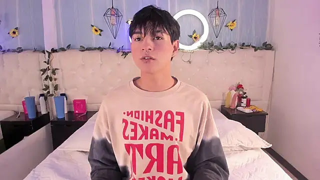 AleAurarashi online show from November 26, 2025, 5:52 am