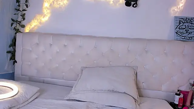 AleAurarashi online show from December 20, 2025, 3:57 am