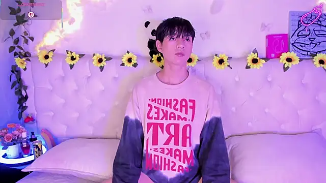 AleAurarashi online show from February 17, 2026, 4:53 am