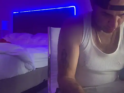 Hothotboyg online show from September 20, 2025, 2:18 pm