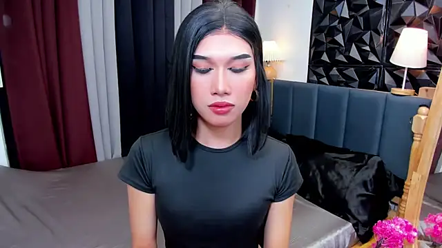 MaxCollins online show from November 8, 2025, 2:50 pm